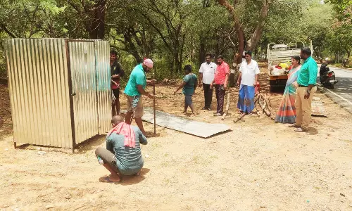 ஒகேனக்கல்லில் ஆடிப்பெருக்கு விழா ஏற்பாடுகள் குறித்து  அதிகாரி ஆய்வு