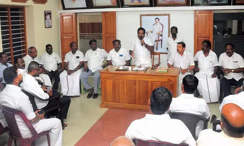 18 வயது நிரம்பியவர்களை வாக்காளர் பட்டியலில் சேர்க்க நடவடிக்கை எடுக்க வேண்டும்