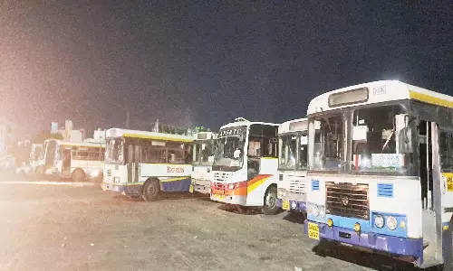 பவுர்ணமி தினத்தில் போலீசாரை திணறடித்த ஆந்திரா பக்தர்கள்