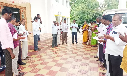 அரசு ஊழியர்கள் ஆர்ப்பாட்டம்