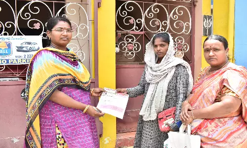 ஈரோடு மாவட்டத்தில் இன்று 2-வது கட்டமாக மகளிர் உரிமை திட்டத்திற்கான டோக்கன் வழங்கும் பணி தொடங்கியது