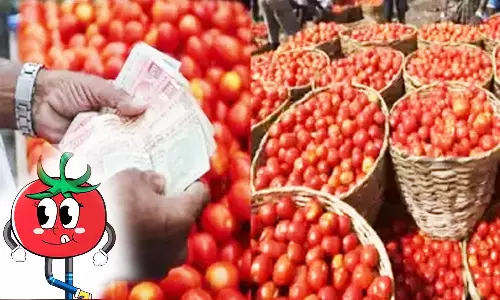 உழவர் சந்தையில் தரமற்ற தக்காளி ஒரு கிலோ ரூ.120-க்கு விற்பனை