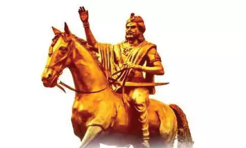 218-வது நினைவு நாள்: தீரன் சின்னமலை சிலைக்கு ஓ.பி.எஸ். அணி சார்பில் மலர் அஞ்சலி