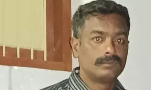 ஆம்னி பஸ் மீது பைக் மோதல்- டீசல் டேங்க் வெடித்து போலீஸ் ஏட்டு உடல் கருகி பலி