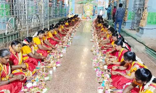 பெரியபாளையம் பவானி அம்மன் திருக்கோவிலில் ஆடி பௌர்ணமி விளக்கு பூஜை