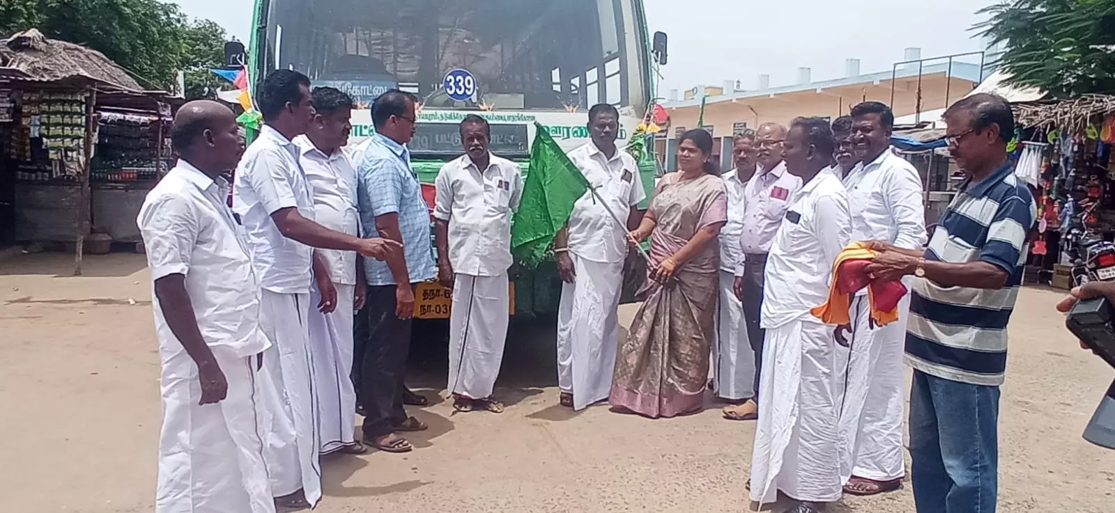 புதிய வழித்தடத்தில் பேருந்து போக்குவரத்து தொடக்கம் புதிய வழித்தடத்தில் பேருந்து போக்குவரத்து தொடக்கம்