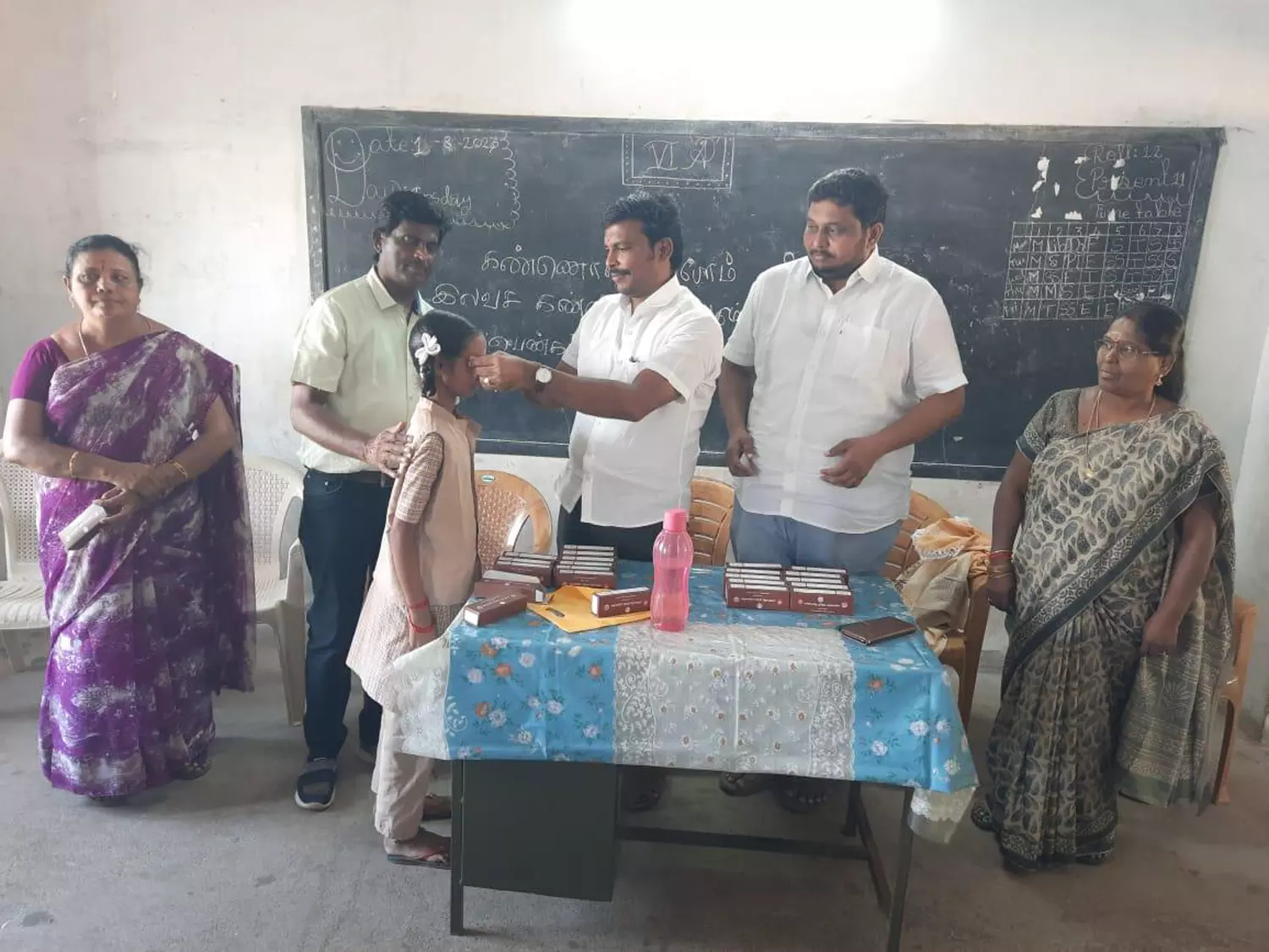 மாணவிகளுக்கு கண்ணாடி வழங்கும் விழா மாணவிகளுக்கு கண்ணாடி வழங்கும் விழா