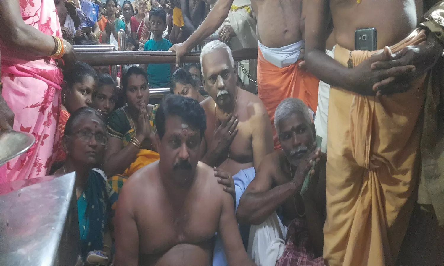 கன்னியாகுமரி பகவதி அம்மனுக்கு 50 ஆண்டுகளுக்கு பிறகு தங்ககாசு மாலை அணிவிப்பு கன்னியாகுமரி பகவதி அம்மனுக்கு 50 ஆண்டுகளுக்கு பிறகு தங்ககாசு மாலை அணிவிப்பு