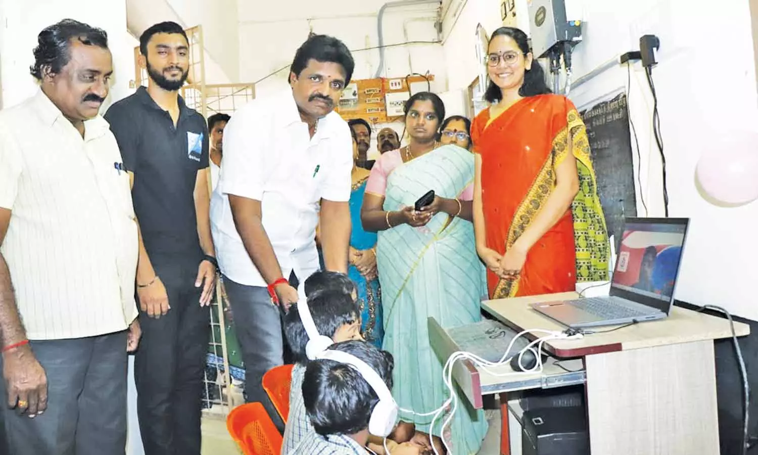 பள்ளிகளில் கற்றல் குறைபாடு மாணவ- மாணவிகளுக்கு சிறப்பு பயிற்சி திட்டம் பள்ளிகளில் கற்றல் குறைபாடு மாணவ- மாணவிகளுக்கு சிறப்பு பயிற்சி திட்டம்