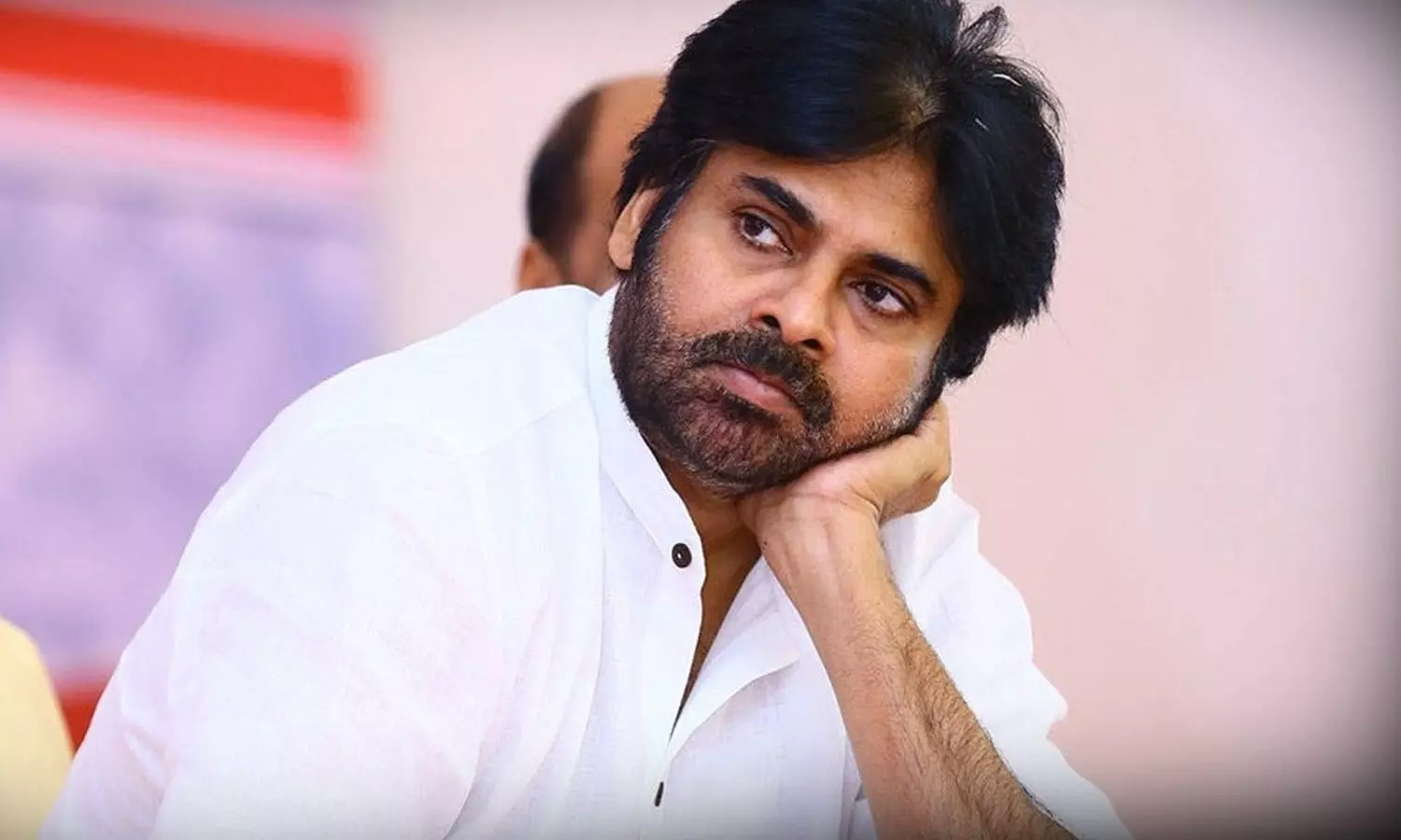 பவன் கல்யாண் படத்தில் அமைச்சர் நடு ரோட்டில் ஆடுவது போல் காட்சி.. ஆளும் கட்சியினர் ஆவேசம்