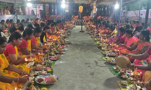 301 பெண்கள் பங்கேற்ற குத்துவிளக்கு பூஜை