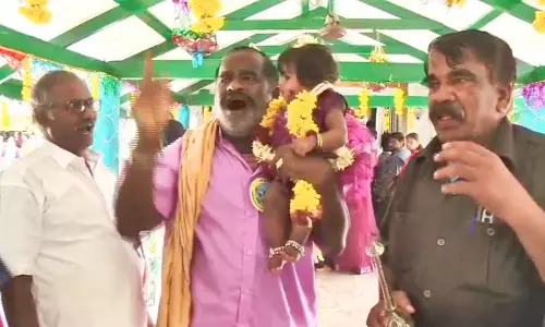 கோவில் திருவிழாவில் குழந்தைகளை ஏலம் விட்டு வினோத நேர்த்திக்கடன்