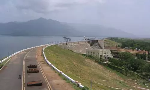 ஆடிப்பெருக்கையொட்டி நாளை பவானிசாகர் அணையின் மேற்பகுதியில் சுற்றுலா பயணிகளுக்கு அனுமதி இல்லை