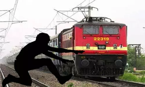 குழித்துறை அருகே ரெயில்வே தண்டவாளத்தில் பிணமாக கிடந்தவர் என்ஜினீயர்