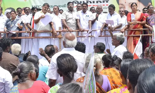 ஓ.பன்னீர்செல்வம் அணியினர் ஆர்ப்பாட்டம்