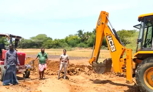 மணல் திருடிய 4 பேர் கைது