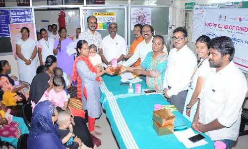 உலக தாய்ப்பால் வாரவிழா கொழு கொழு குழந்தைகளின் தாய்மார்களுக்கு பரிசு