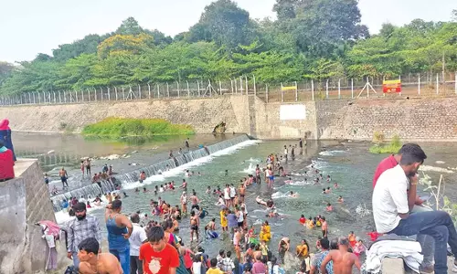 மேட்டூர் காவிரி ஆற்றில் முன்னேற்பாடு பணிகள் தீவிரம்