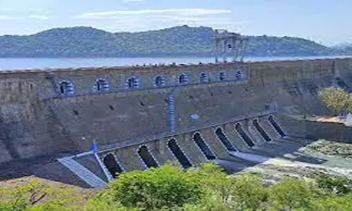 கிழக்கு, மேற்கு கால்வாய் பாசன வசதிக்கு தண்ணீர் திறக்காததால் விவசாயிகள் கவலை