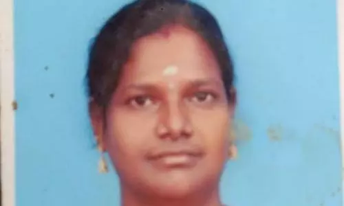 மொபட் மோதி மின்வாரிய பெண் ஊழியர் பலி