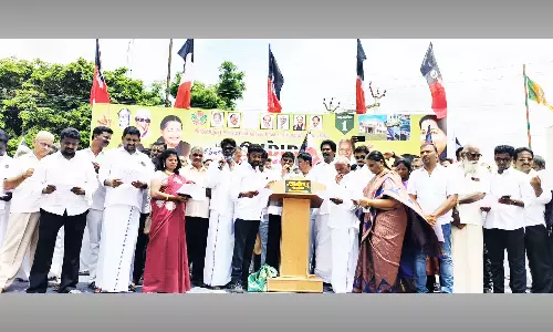 ஒ.பி.எஸ். அணி-அ.ம.மு.க. ஆர்ப்பாட்டம்