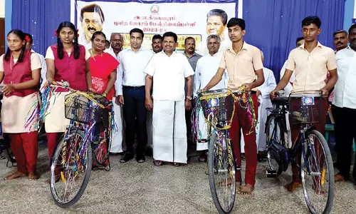 கல்வி செல்வத்தை மட்டும் யாராளும் எடுத்து செல்ல முடியாது - அமைச்சர் அனிதா ராதாகிருஷ்ணன் பேச்சு