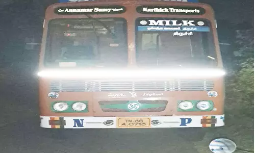 ஆவின் லாரி மோதி வாலிபர் பலி