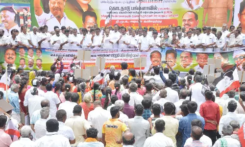 கிருஷ்ணகிரியில் ஓ.பன்னீர்செல்வம் அணியினர் ஆர்ப்பாட்டம்