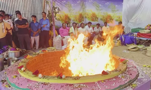 ஓசூர் முத்து மாரியம்மன் கோவிலில்  உலக  நலனுக்காக மகாசண்டி யாகம்