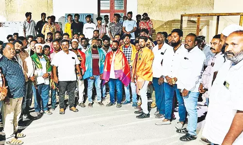 கிருஷ்ணகிரி பட்டாசு  குடோன் விபத்தில் சிக்கியவர்களை மீட்ட இளைஞர்களுக்கு பாராட்டு