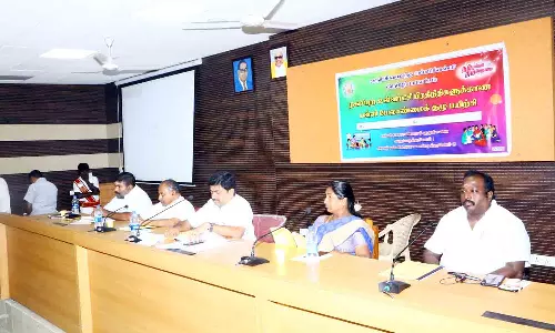 மேயர் வந்திருக்காரு, அதிகாரிகள் வர மாட்டாங்களா? - கல்வித்துறை அதிகாரிகளுடன் கவுன்சிலர்கள் வாக்குவாதம்