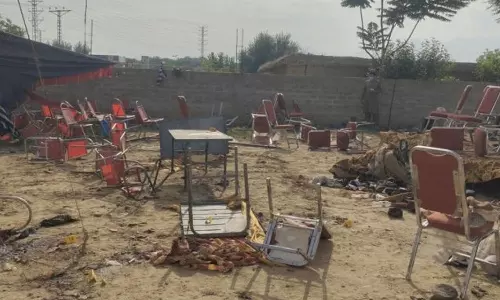 பாகிஸ்தான் அரசியல் கட்சி கூட்டத்தில் குண்டு வெடிப்பு- பலி எண்ணிக்கை 63ஆக உயர்வு