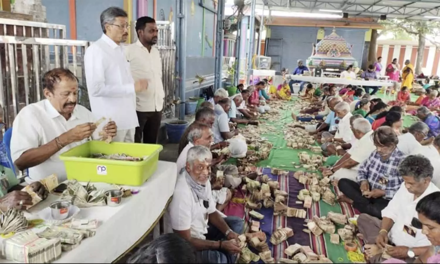 சிறுவாபுரி முருகன் கோவிலில் 2 மாதத்தில் பக்தர்கள் ரூ.56.76 லட்சம் காணிக்கை சிறுவாபுரி முருகன் கோவிலில் 2 மாதத்தில் பக்தர்கள் ரூ.56.76 லட்சம் காணிக்கை