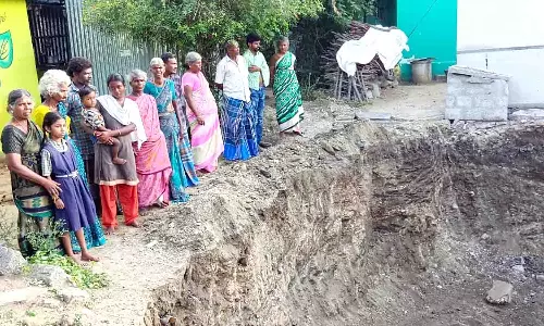 அவினாசி அருகே குடிநீர் தொட்டி பணியை வேறு இடத்துக்கு மாற்ற கோரிக்கை