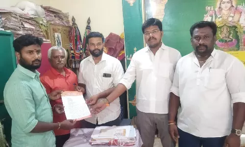 தேனி அருகே புற்றுக்கோவிலை இடித்தவர்கள் மீது நடவடிக்கை எடுக்கக்கோரி மனு