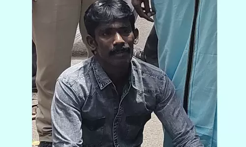 சாராய ஊறல் தயாரித்ததாக புகார்- சேலம் மத்திய சிறையில் கைதி உண்ணாவிரதம்