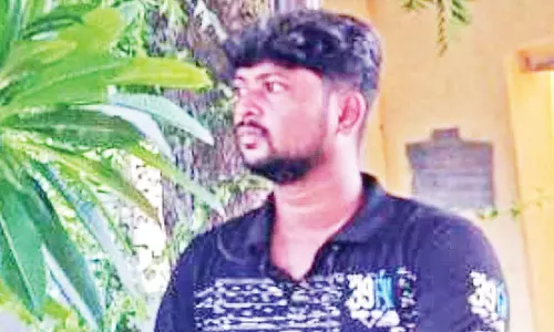 நெல்லையில் வாலிபர் சரமாரி வெட்டிக்கொலை- முன்விரோதத்தில் கும்பல் வெறிச்செயல்