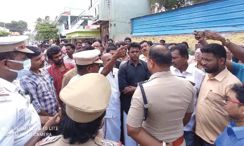 நாகர்கோவில் புத்தேரியில் கனரக வாகனங்களை சிறை பிடிக்க திரண்ட பொதுமக்கள்- போலீசார் பேச்சுவார்த்தை