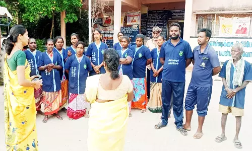 கலவை பேரூராட்சி அலுவலகத்தில் தூய்மை பணியாளர்கள் தர்ணா