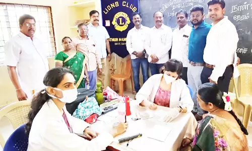 எம்.கே.எஸ் பள்ளியில்  இலவச கண் சிகிச்சை முகாம்