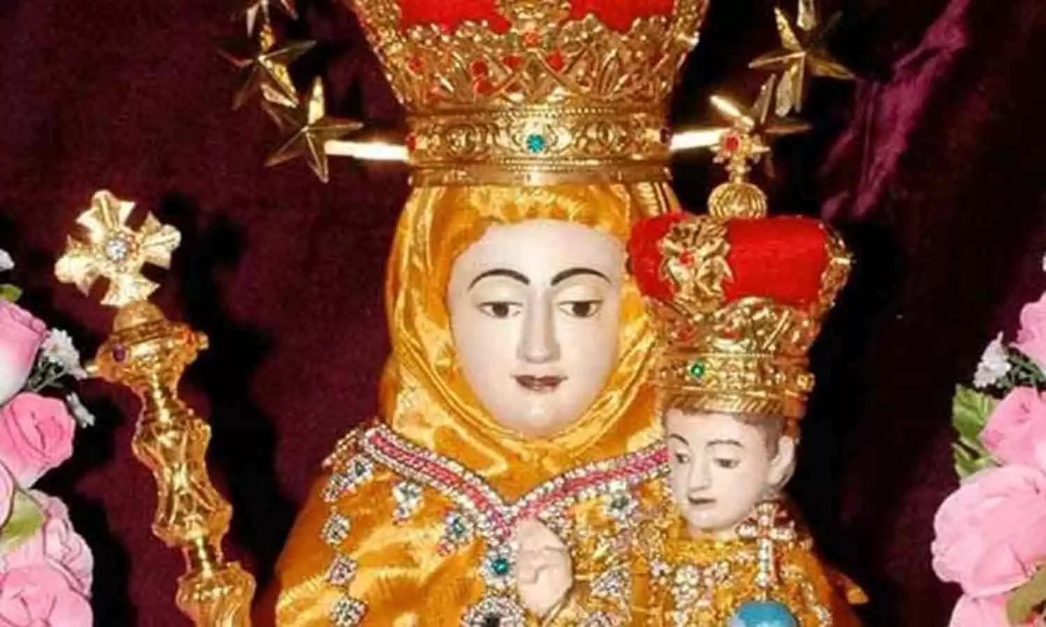 மாதா குளத்தில் புனித நீர் ஊற்றும் திருவிழா மாதா குளத்தில் புனித நீர் ஊற்றும் திருவிழா