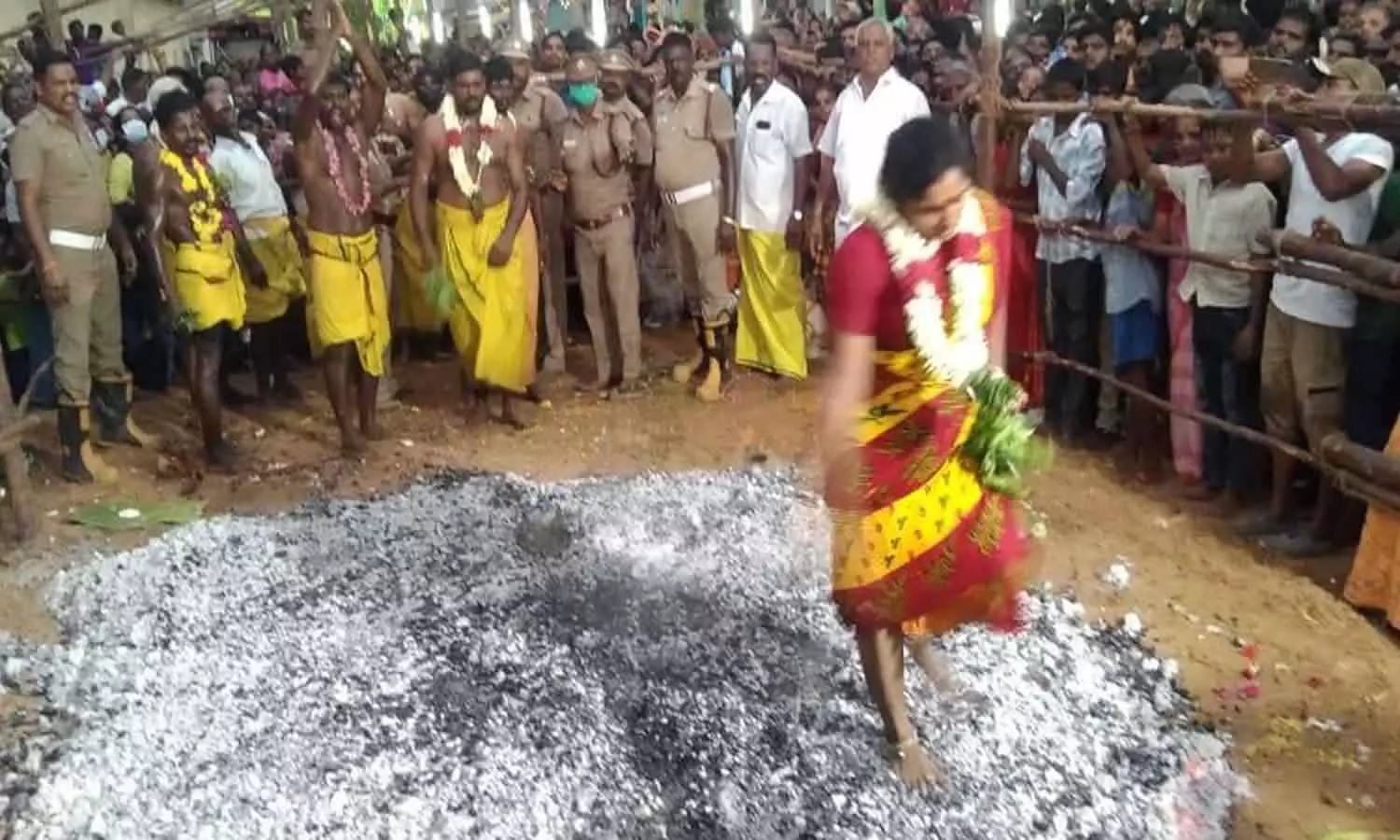 திரவுபதையம்மன் கோவிலில் தீமிதி ஆண்டு பெருவிழா