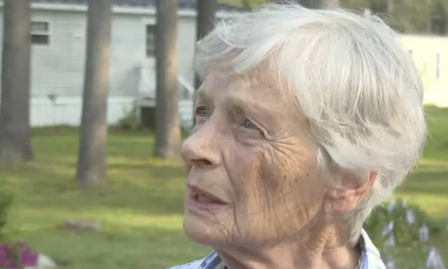 ரொம்ப பசிக்கிறது என கெஞ்சல்- வீடு புகுந்த வாலிபருக்கு உணவு கொடுத்த மூதாட்டி ரொம்ப பசிக்கிறது என கெஞ்சல்- வீடு புகுந்த வாலிபருக்கு உணவு கொடுத்த மூதாட்டி