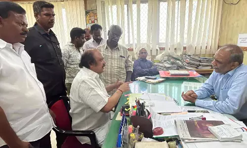 மழைநீர் தேங்கி நிற்பதை தடுக்க வாய்க்கால் தூர்வாரும் பணி