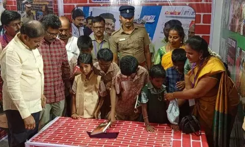 கைதிகளுக்காக புத்தகங்கள் வழங்கிய பார்வையற்ற மாணவ-மாணவிகள்