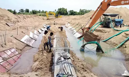 உத்திரமேரூர் அருகே செய்யாற்றின் குறுக்கே கட்டப்படும் தடுப்பணை பணி முடிக்கப்படுமா?