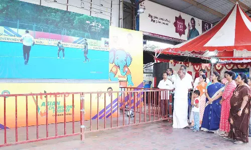 தருமபுரி பஸ் நிலையத்தில் ஆசிய கோப்பை ஆக்கி போட்டிகள் நேரடி ஒளிபரப்பு