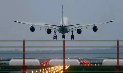 சென்னைக்கு வரும் டெல்லி விமானம் தாமதம்- பயணிகள் தவிப்பு