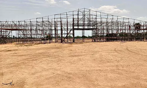 மதுரை அ.தி.மு.க. மாநாட்டுக்கு பந்தல் அமைக்கும் பணி தீவிரம்