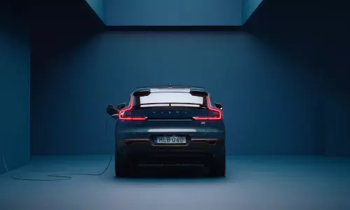 418கிமீ ரேன்ஜ் வழங்கும் வால்வோ எலெக்ட்ரிக் கார்.. செப்டம்பரில் வெளியீடு..!